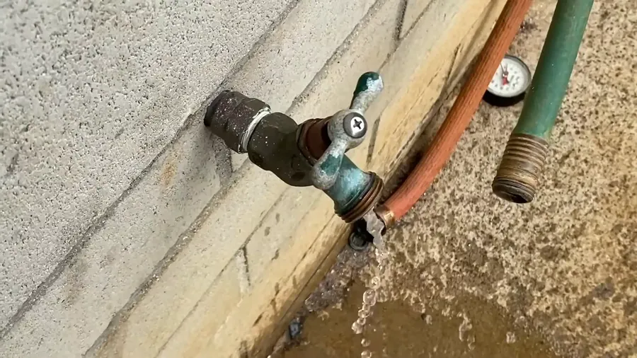 Pressure regulator valve gauge test at the Tyler TX city water entry point